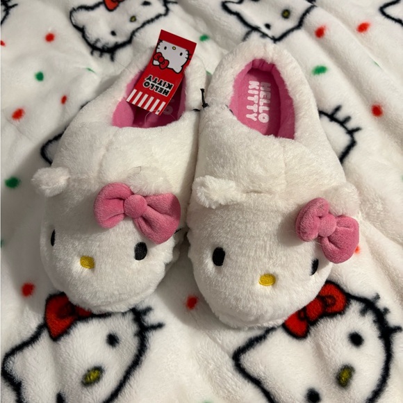 Hello Kitty Shoes - Hello Kitty Plush White and Pink Slippers